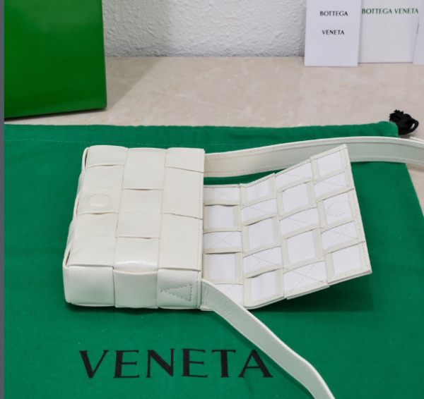 Bottega Veneta Cassette Small Pillow Bag - White - Image 2