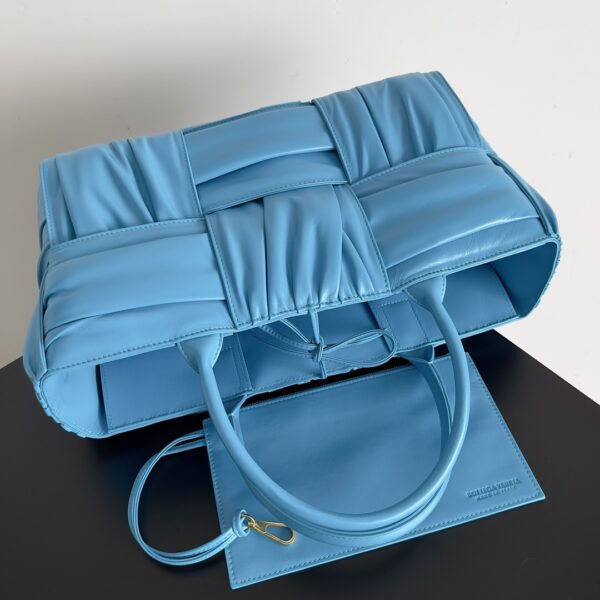 Bottega Veneta New Tote Bag - Blue - Image 3