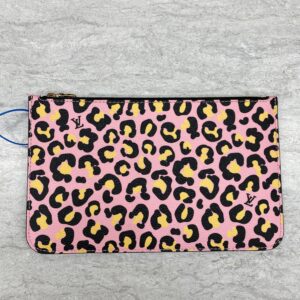 Clutch Louis Vuitton, Size Medium | Luna Bags