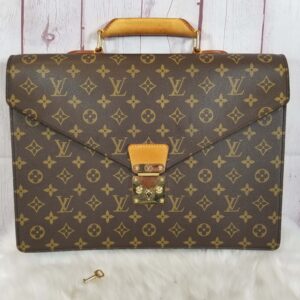 Handbag Designer By Louis Vuitton  Size: Medium | Luna Bags