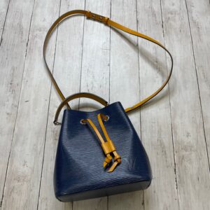 Handbag Luxury Designer By Louis Vuitton  Size: Medium | Luna Bags