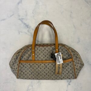 Handbag Luxury Designer By Louis Vuitton  Size: Medium | Luna Bags