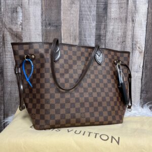 Handbag Luxury Designer By Louis Vuitton  Size: Large | Luna Bags