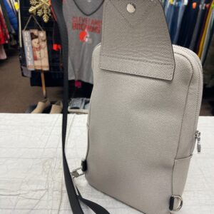 Handbag Luxury Designer By Louis Vuitton  Size: Medium | Luna Bags