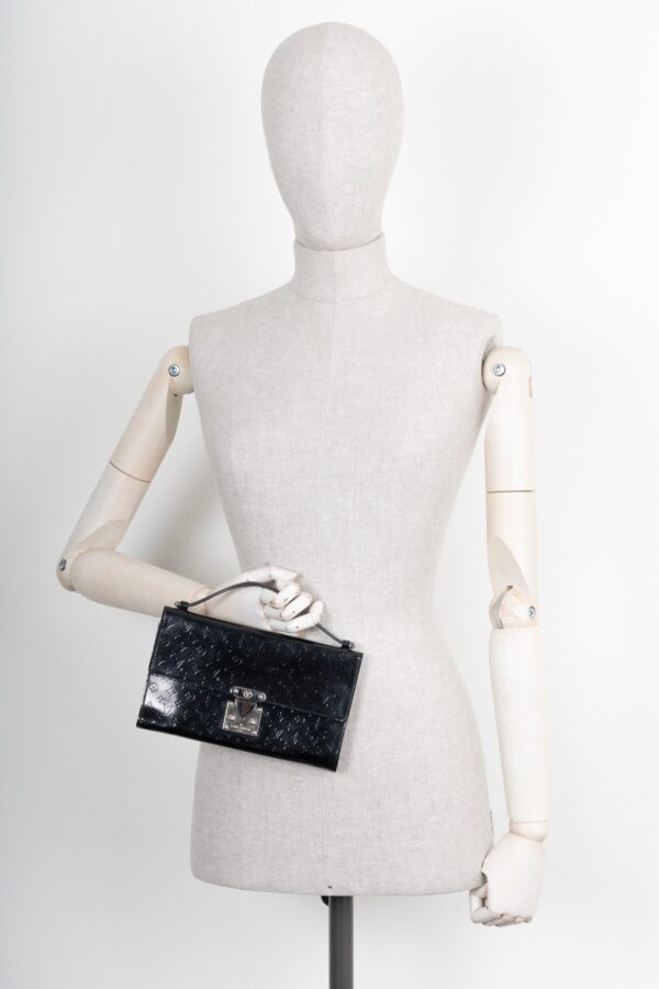 LOUIS VUITTON Anouchka Pochette MM Black | Luna Bags