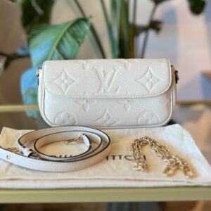 LOUIS VUITTON Cream Wallet on Chain Ivy | Luna Bags