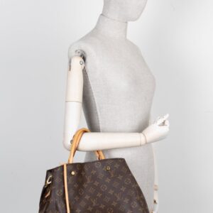 LOUIS VUITTON Montaigne MM MNG Canvas Bag | Luna Bags
