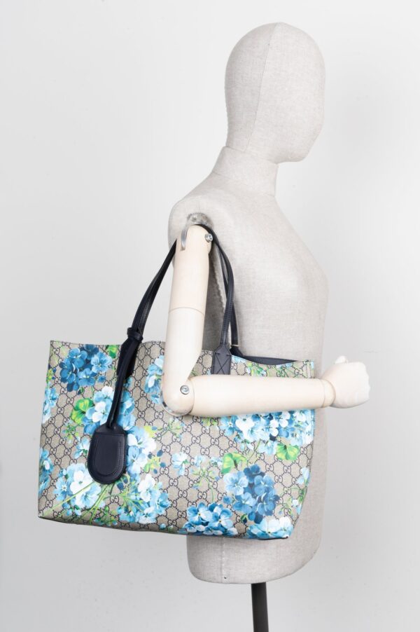 GUCCI Reversible Tote Blooms GG Supreme | Luna Bags