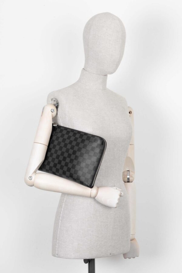 LOUIS VUITTON Pochette Damier Graphite | Luna Bags