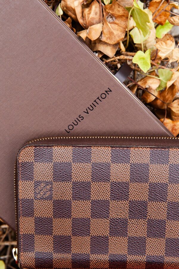 LOUIS VUITTON Grande Zip Around Wallet Damier Ebene | Luna Bags