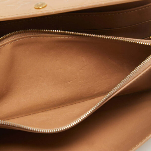 LOUIS VUITTON Noisette Monogram Vernis Sarah Wallet | Luna Bags