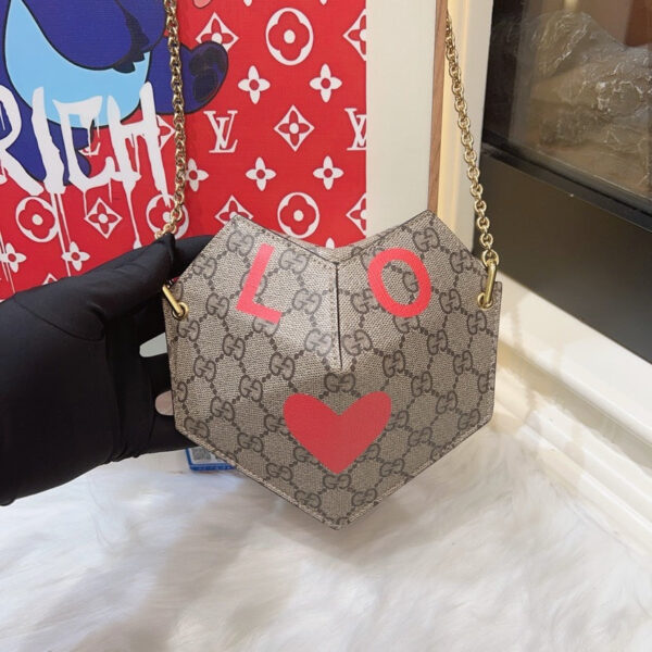 Gucci GG Heart Chain Crossbody Bag Beige Monogram Canvas | Luna Bags