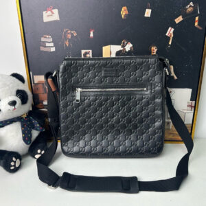 Gucci Men's GG Black Messenger Bag - Pre-Loved Designer Handbag | Luna Bags